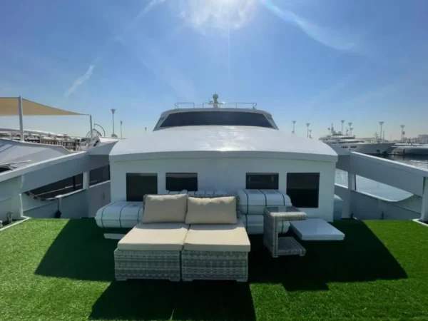 100ft yacht – cruising view