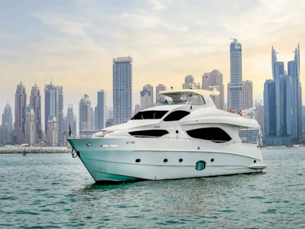 101ft yacht – cruising view