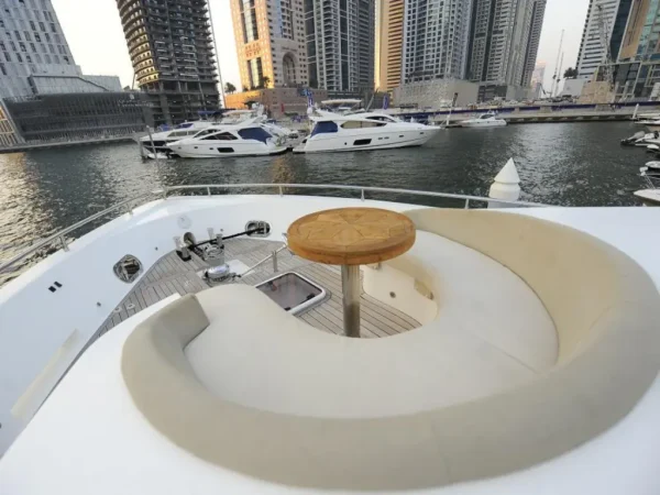 101ft yacht – cruising view
