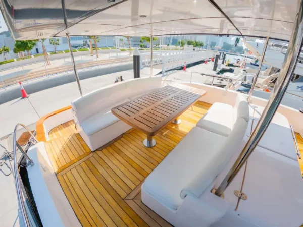 65ft yacht – cruising view