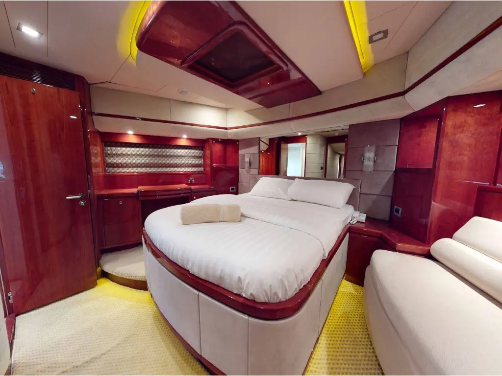 88ft yacht – cruising view