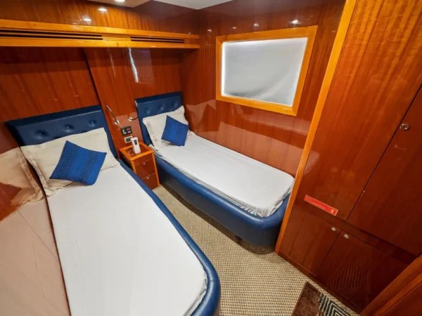 90ft Yacht in Dubai Marina