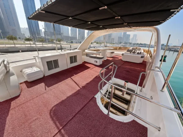 90ft yacht – deck view