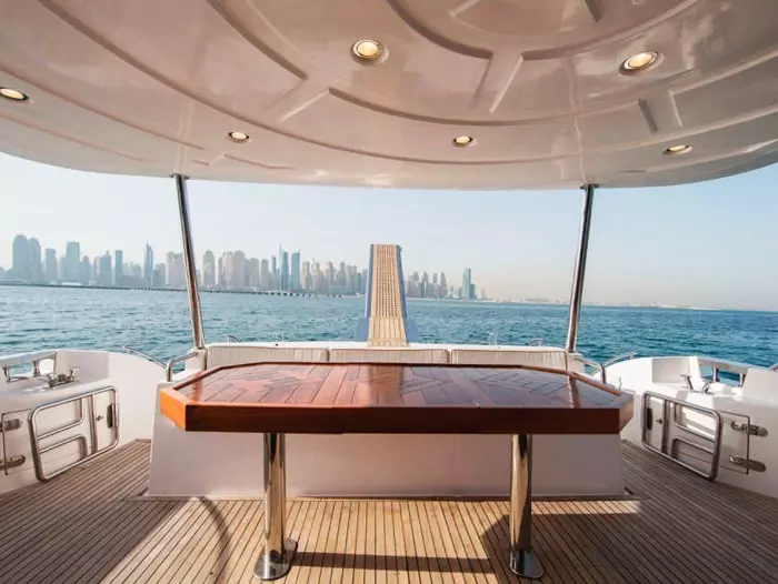 yacht hire dubai