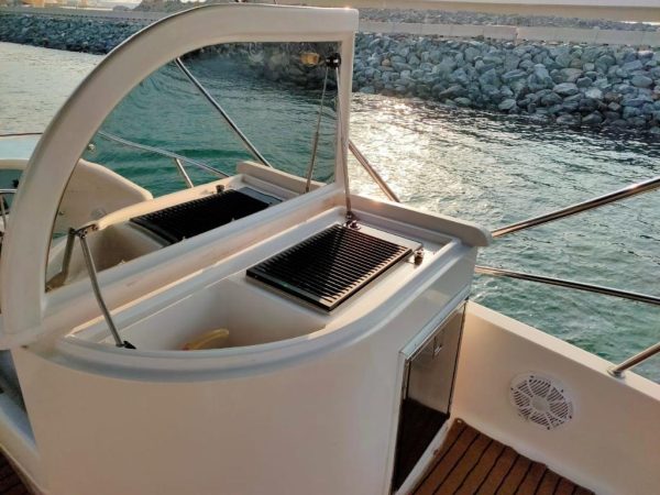 50ft Al Shali Yacht Dubai – Private Yacht for Sunset & Sightseeing Tours