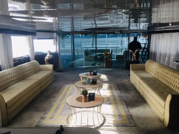 100FT Luxury Yacht Rental in Dubai