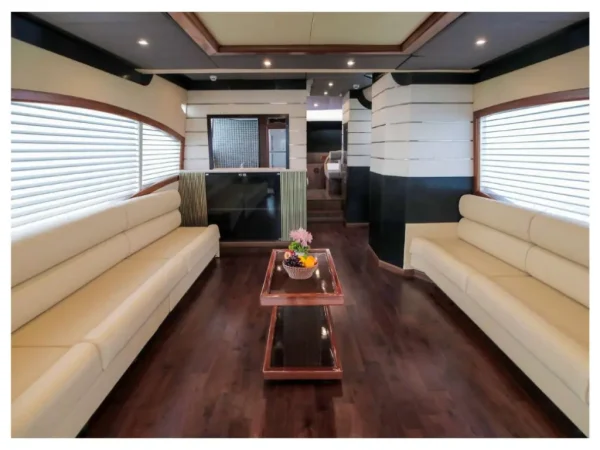 95FT Yacht Rental in Dubai Marina